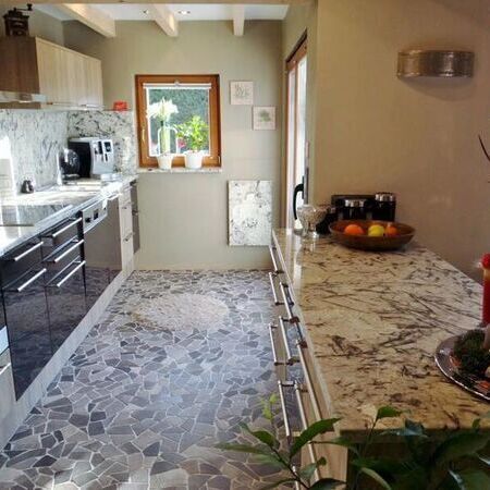 Natursteinheizung und Boden aus Naturstein