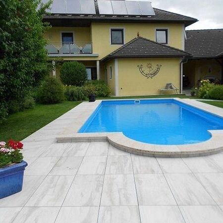 Poolumrandungen aus Naturstein